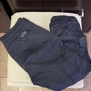 The North Face Women's Aphrodite 2.0 Capris. black size small